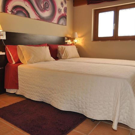 Hostal De Cabrit Sant Mateu Exterior photo